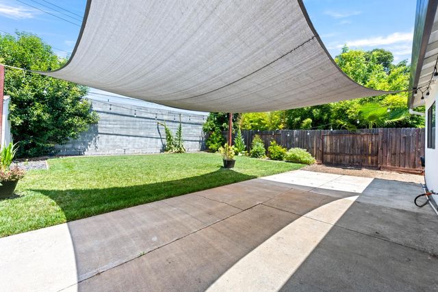 10555 Olson Dr, Rancho Cordova, CA 95670