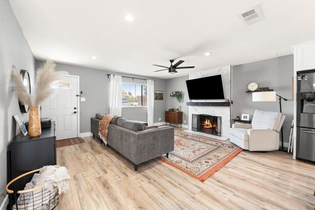10555 Olson Dr, Rancho Cordova, CA 95670
