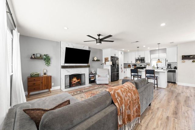 10555 Olson Dr, Rancho Cordova, CA 95670