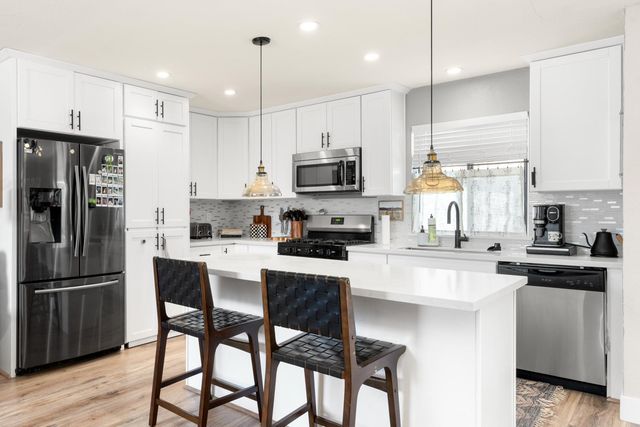 10555 Olson Dr, Rancho Cordova, CA 95670