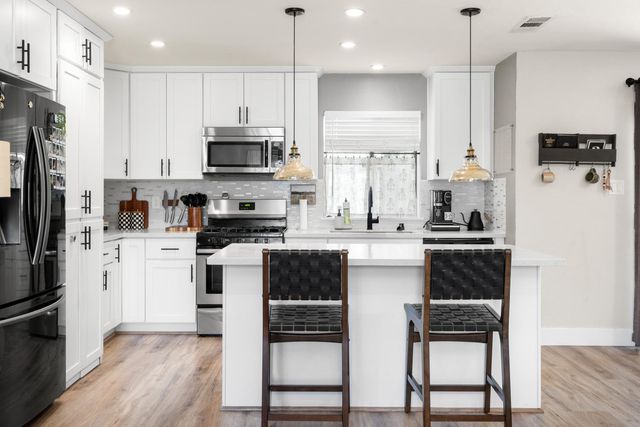 10555 Olson Dr, Rancho Cordova, CA 95670