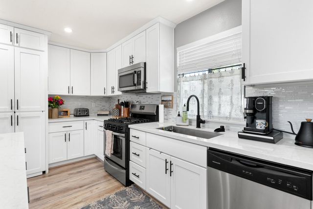 10555 Olson Dr, Rancho Cordova, CA 95670