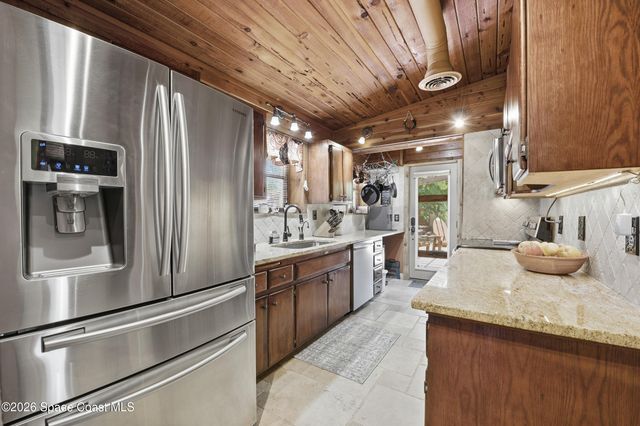 1055 S Brevard Avenue, Cocoa Beach, FL 32931