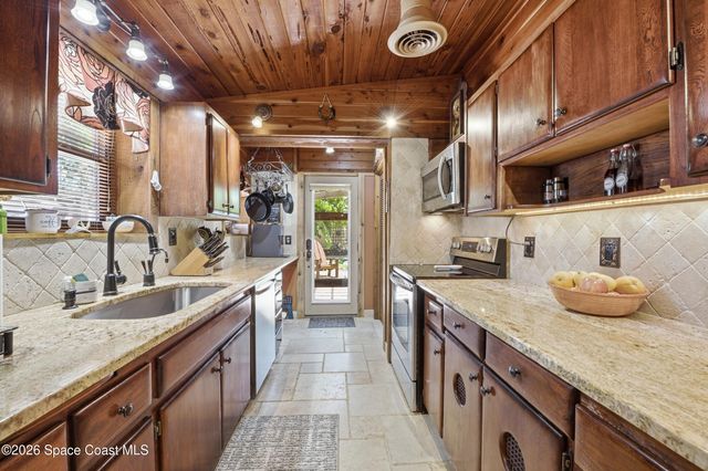 1055 S Brevard Avenue, Cocoa Beach, FL 32931