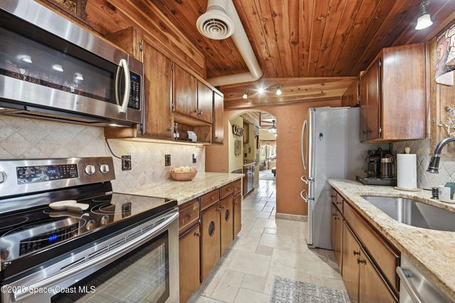 1055 S Brevard Avenue, Cocoa Beach, FL 32931