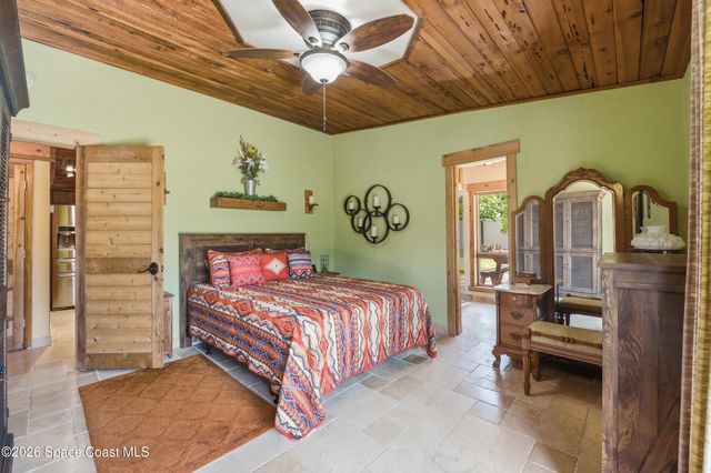 1055 S Brevard Avenue, Cocoa Beach, FL 32931