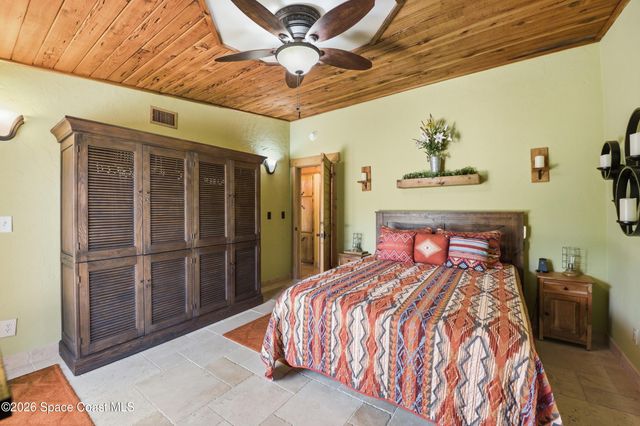 1055 S Brevard Avenue, Cocoa Beach, FL 32931