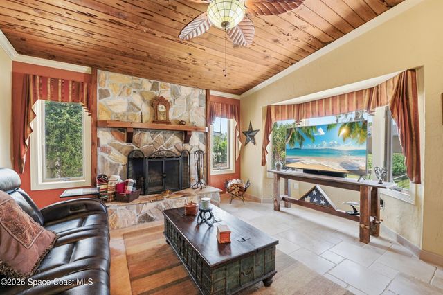 1055 S Brevard Avenue, Cocoa Beach, FL 32931