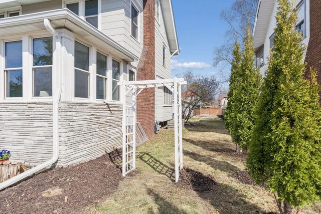 2037 Selby Avenue, Saint Paul, MN 55104