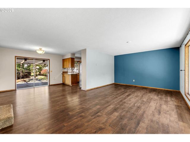 34100 Nw PACIFIC Hwy, La Center, WA 98629