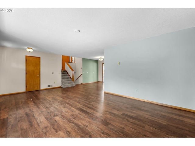 34100 Nw PACIFIC Hwy, La Center, WA 98629