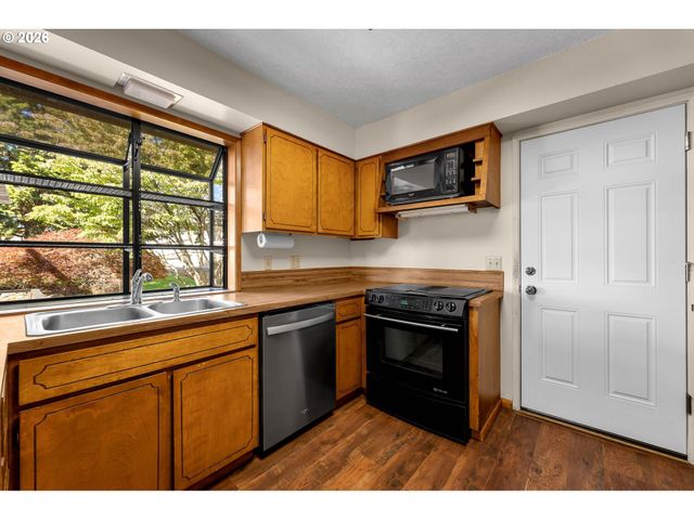 34100 Nw PACIFIC Hwy, La Center, WA 98629