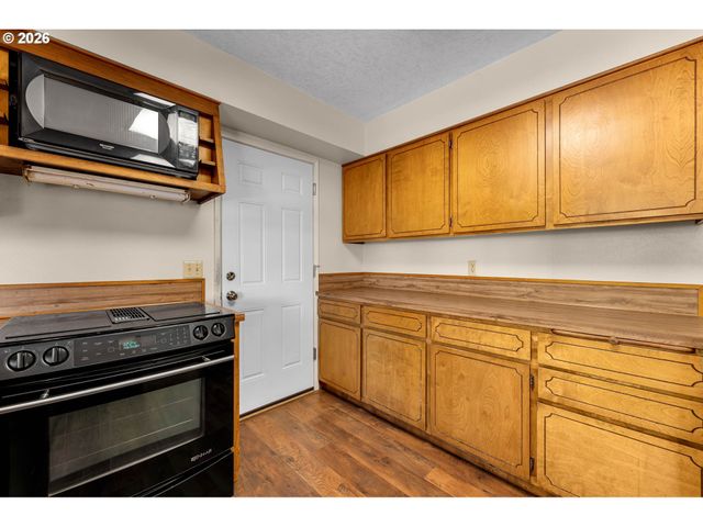 34100 Nw PACIFIC Hwy, La Center, WA 98629