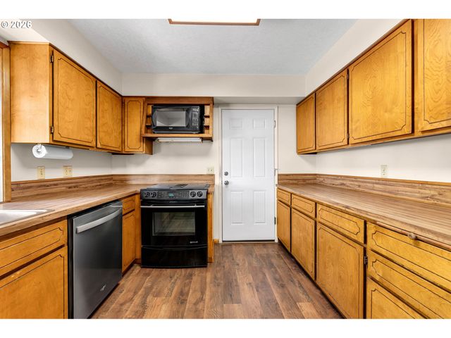34100 Nw PACIFIC Hwy, La Center, WA 98629