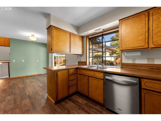 34100 Nw PACIFIC Hwy, La Center, WA 98629