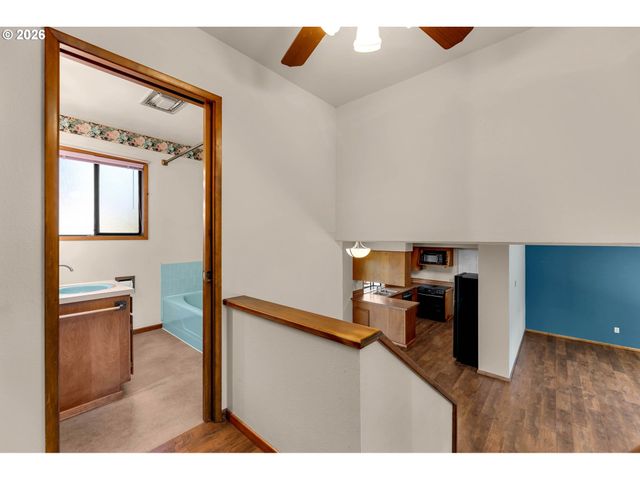34100 Nw PACIFIC Hwy, La Center, WA 98629