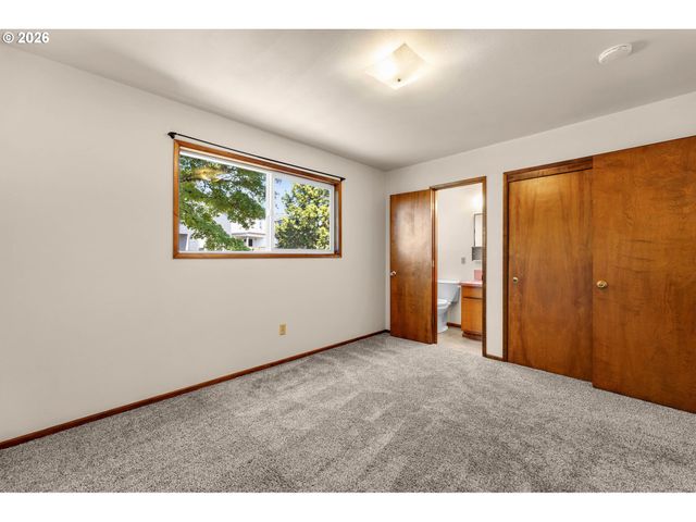 34100 Nw PACIFIC Hwy, La Center, WA 98629
