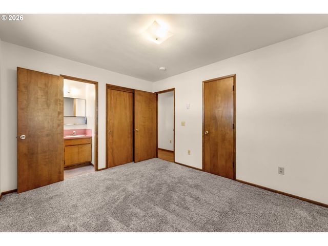 34100 Nw PACIFIC Hwy, La Center, WA 98629