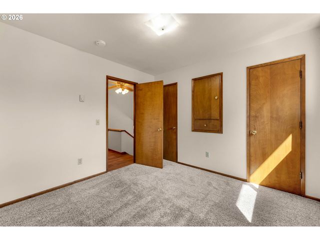34100 Nw PACIFIC Hwy, La Center, WA 98629