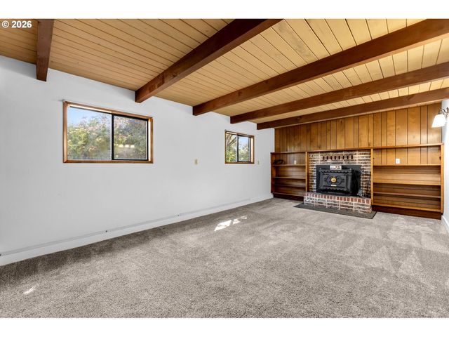 34100 Nw PACIFIC Hwy, La Center, WA 98629