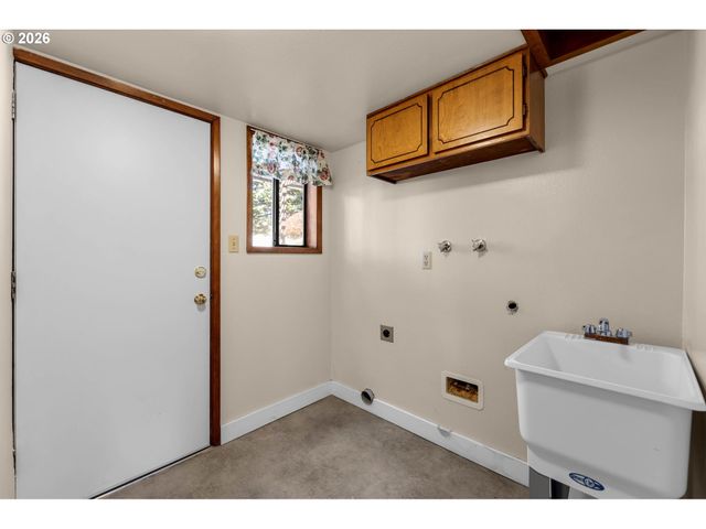 34100 Nw PACIFIC Hwy, La Center, WA 98629