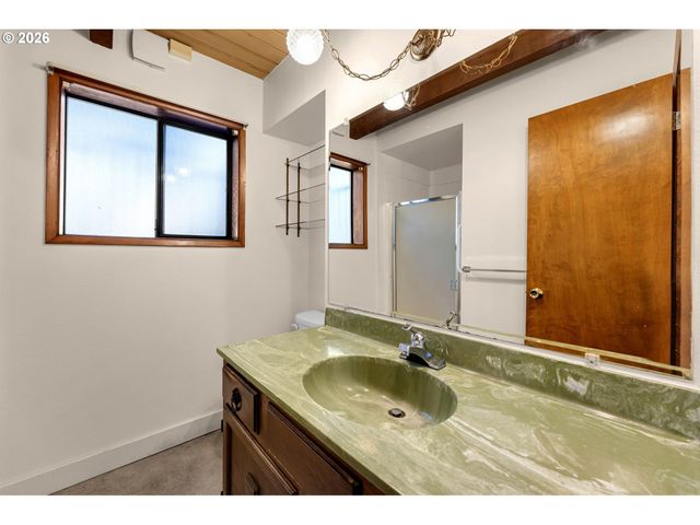 34100 Nw PACIFIC Hwy, La Center, WA 98629