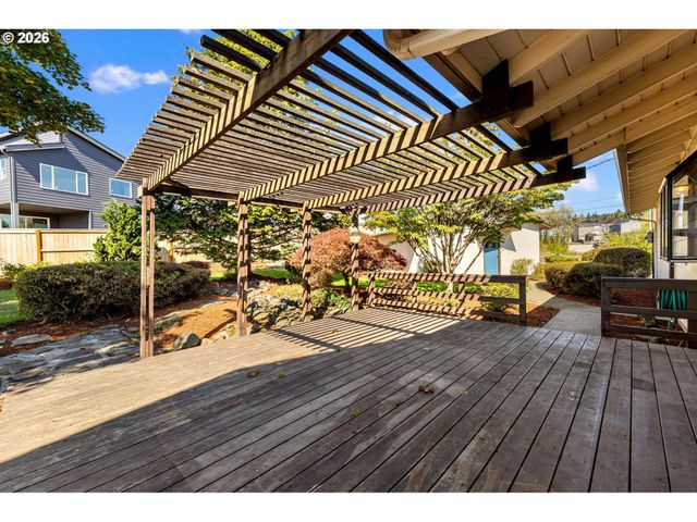 34100 Nw PACIFIC Hwy, La Center, WA 98629