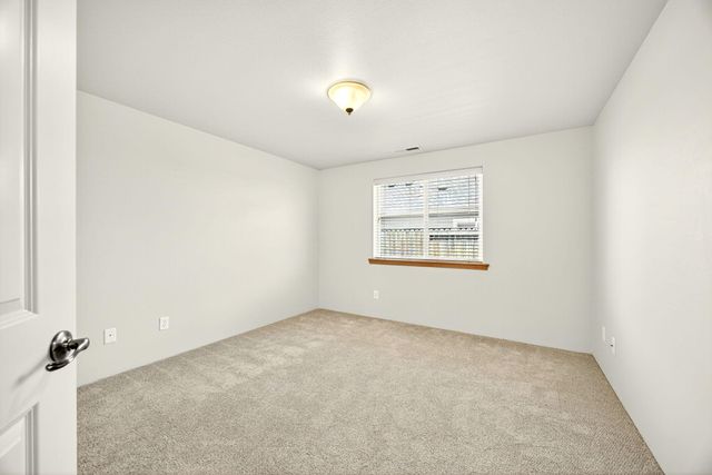 1041 Compton Way, Medford, OR 97501