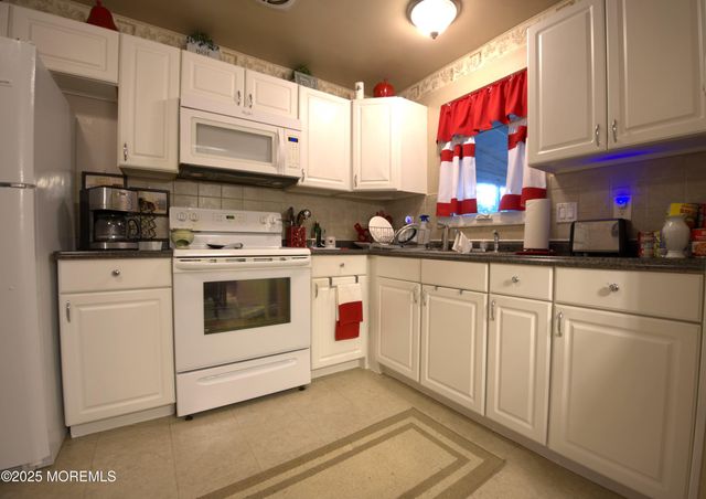27 Moccasin Drive, Whiting, NJ 08759