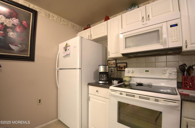 27 Moccasin Drive, Whiting, NJ 08759