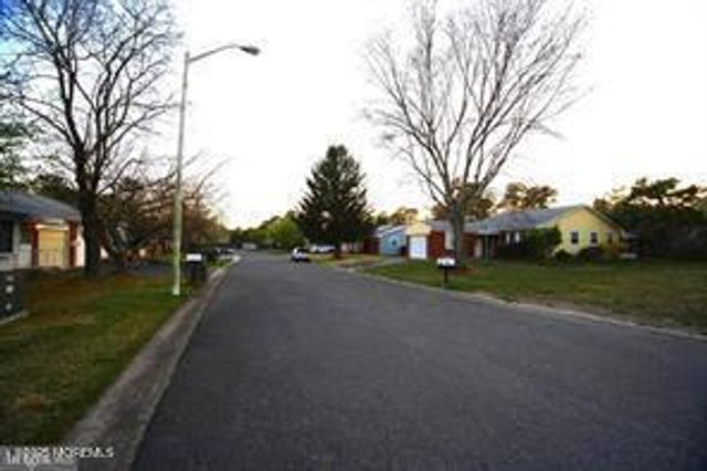 27 Moccasin Drive, Whiting, NJ 08759