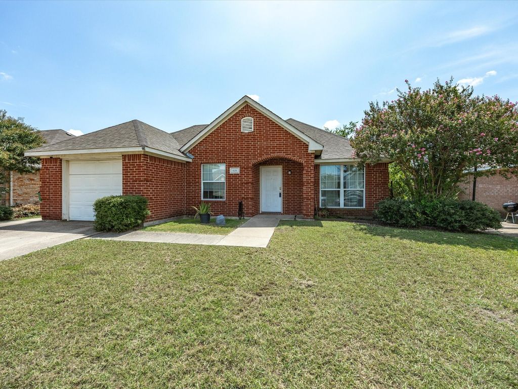 608 Brenna Road, Waxahachie, TX 75165