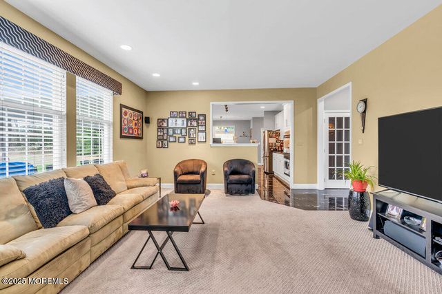 18 Rodeo Drive, Jackson, NJ 08527