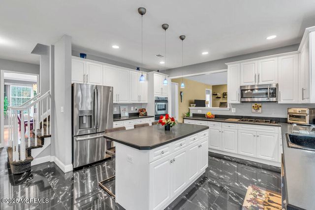 18 Rodeo Drive, Jackson, NJ 08527