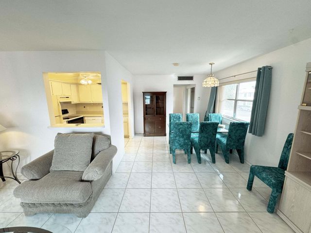 379 Saxony H, Delray Beach, FL 33446