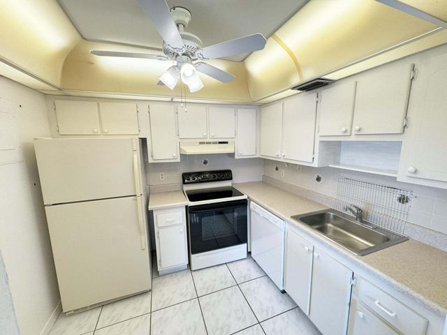 379 Saxony H, Delray Beach, FL 33446