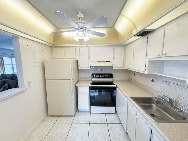 379 Saxony H, Delray Beach, FL 33446