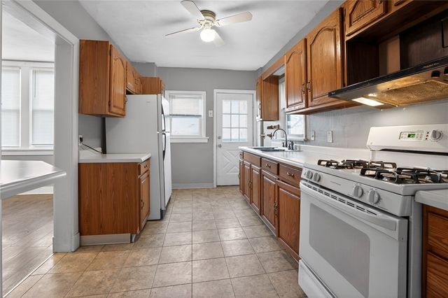 303 Reifert St, Bon Air, PA 15210