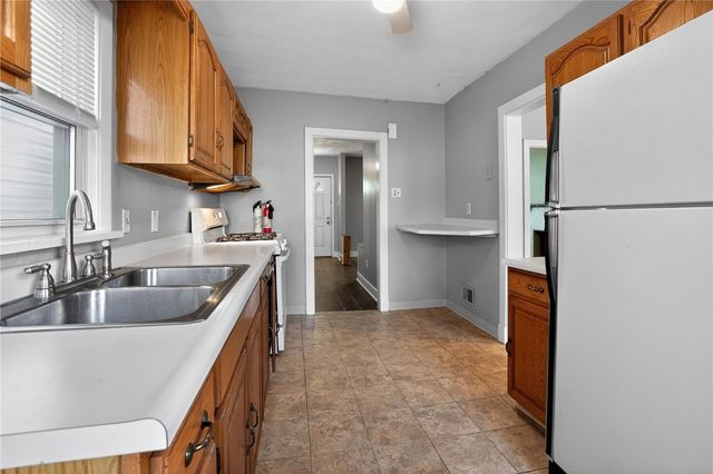 303 Reifert St, Bon Air, PA 15210