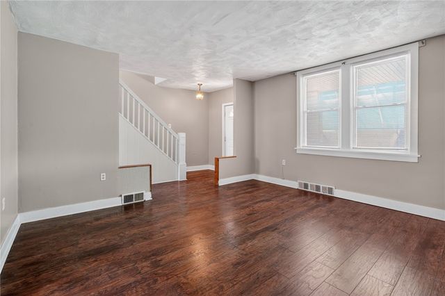 303 Reifert St, Bon Air, PA 15210