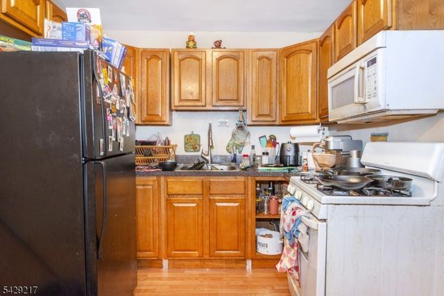 223 Martin Luther King Jr Dr, Jersey City, NJ 07305