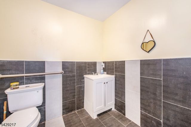 223 Martin Luther King Jr Dr, Jersey City, NJ 07305