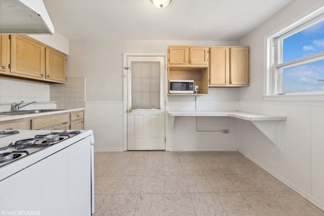 9518 S 53rd Avenue 2, Oak Lawn, IL 60453