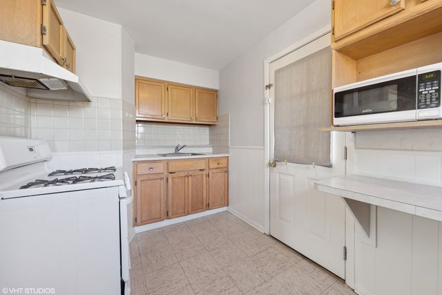 9518 S 53rd Avenue 2, Oak Lawn, IL 60453