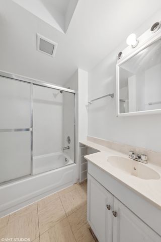 9518 S 53rd Avenue 2, Oak Lawn, IL 60453