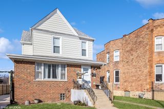 9518 S 53rd Avenue 2, Oak Lawn, IL 60453