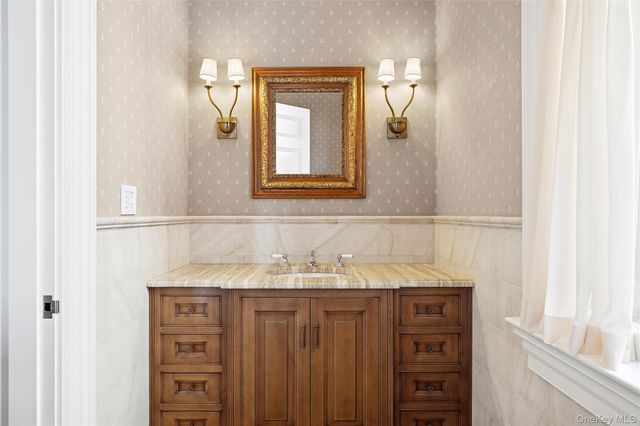 30 Forest Drive, Sands Point, NY 11050