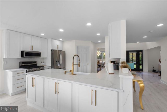 13 COTTONWOOD DR, Jackson, NJ 08527