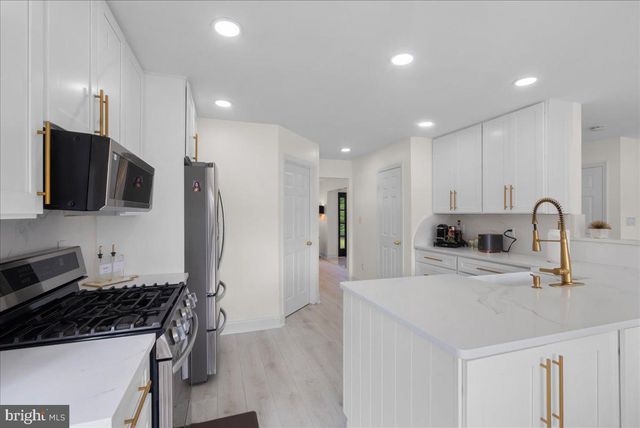 13 COTTONWOOD DR, Jackson, NJ 08527