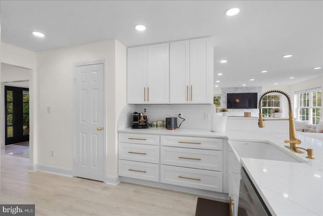 13 COTTONWOOD DR, Jackson, NJ 08527
